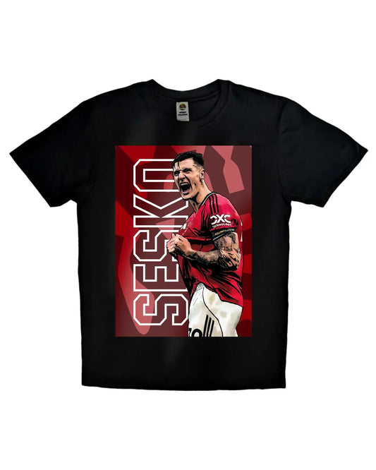Benjamin Šeško Manchester United T-Shirt | GrizzlyGFX Football Design | New Striker Phenom | Adults Unisex XS to XXL